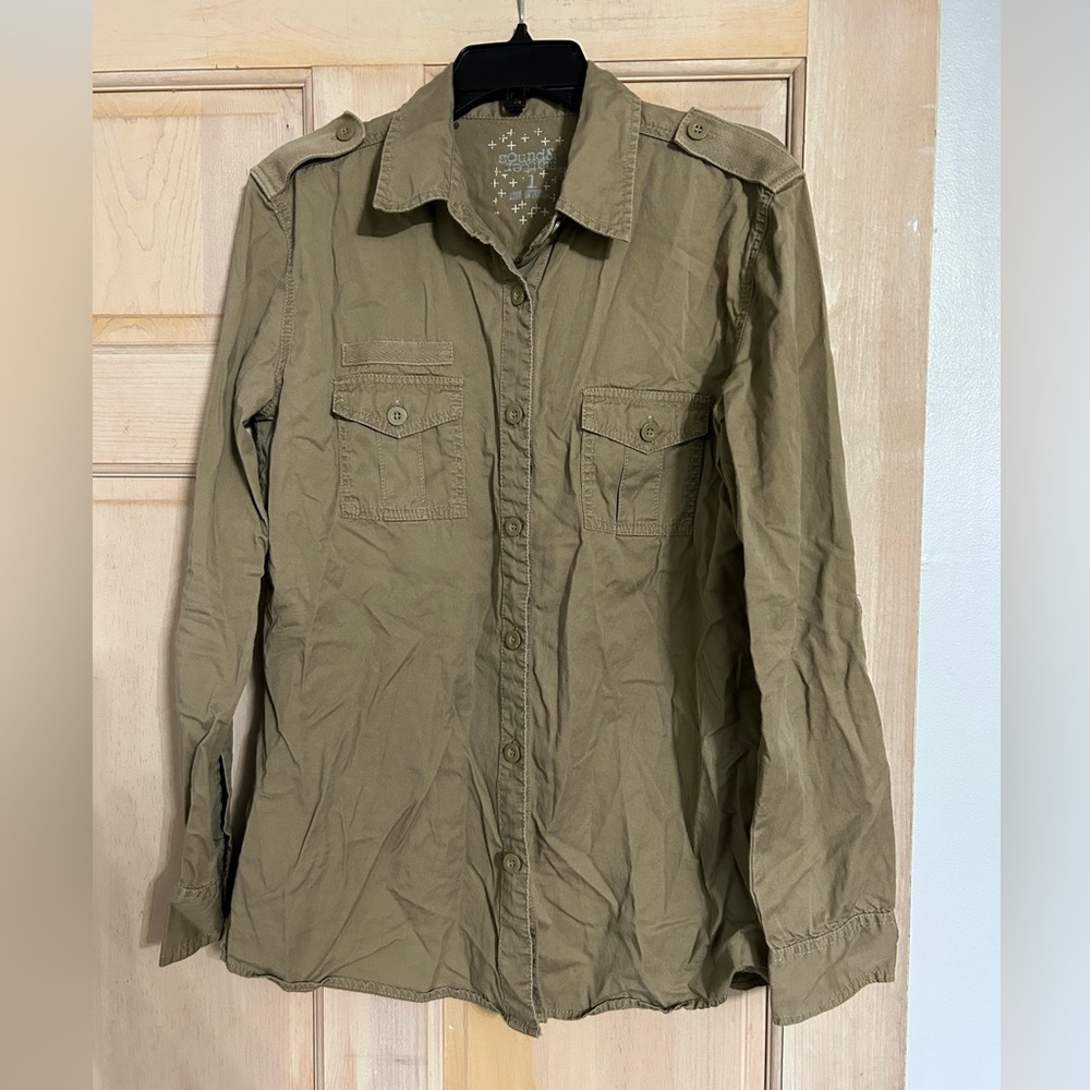 Sound & Matter women’s shirt size L.